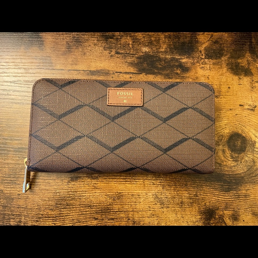 Fossil continental wallet